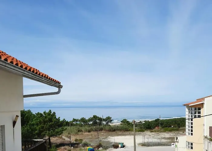 Casa Celia Nazaré